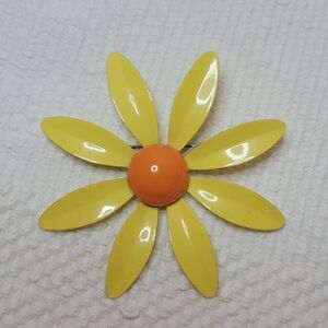 Vintage Daisy Brooch
